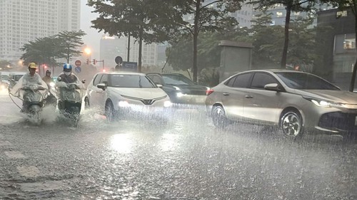 Dự báo thời tiết đêm 8/11: Cảnh báo mưa kèm dông lốc, sét ở nội thành Hà Nội