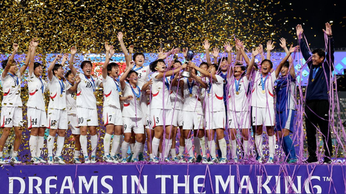 Thắng đậm ĐKVĐ châu Âu, đội bóng châu Á lần thứ 4 vô địch thế giới và thâu tóm hết danh hiệu cá nhân