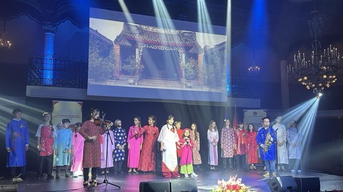 Góp ý dự thảo văn kiện Đại hội XIV của Đảng: Phát huy trí tuệ và khát vọng cống hiến của kiều bào