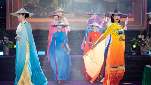 BST gây ấn tượng tại Lễ hội Áo dài Du lịch 2025 mang hương sắc Việt Nam