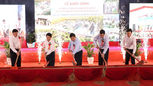 Phó Thủ tướng Nguyễn Chí Dũng dự Lễ khởi công xây dựng 5 trường học ở biên giới Tuyên Quang