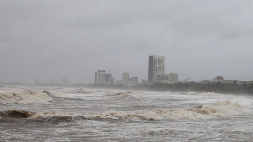 Thời tiết đêm 9/11: Nhiều khu vực có mưa dông, đề phòng lốc, sét và gió giật mạnh