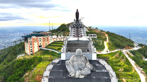 Khởi động lại các hoạt động leo núi, dã ngoại tại núi Bà Đen