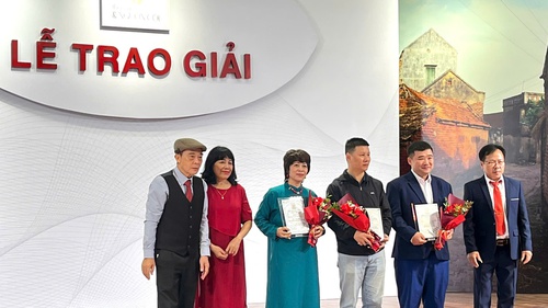 Tôn vinh những tiếng nói thơ ca thắp lên tình yêu nguồn cội