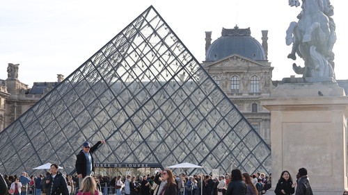 Bảo tàng Louvre, Pháp lại đóng cửa