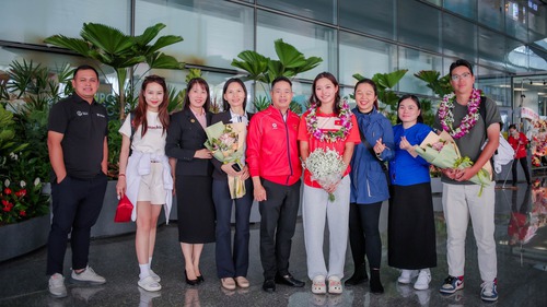 Tuyển golf Việt Nam được chào đón nồng nhiệt sau khi giành huy chương ở SEA Games 33