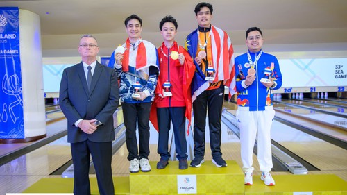 Cậu học sinh lớp 11 giành HCV lịch sử cho bowling Việt Nam