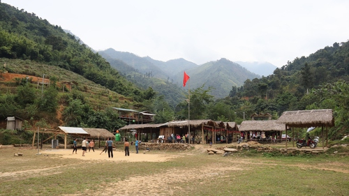 Bản Huổi Nhả 3 "không": không điện, không sóng, không mạng