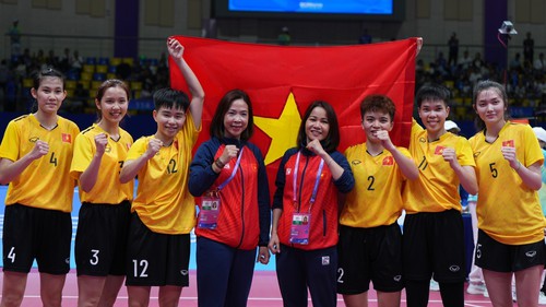 Đội tuyển cầu mây nữ Việt Nam: 'Vào hang bắt cọp'