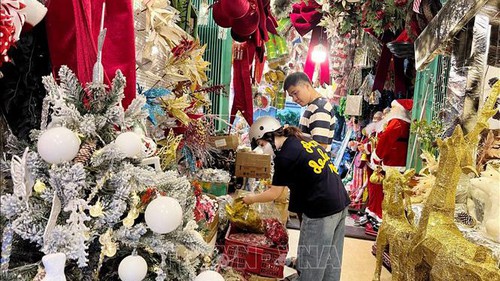 Đa dạng thị trường trang trí Giáng sinh, sức mua giảm nhẹ