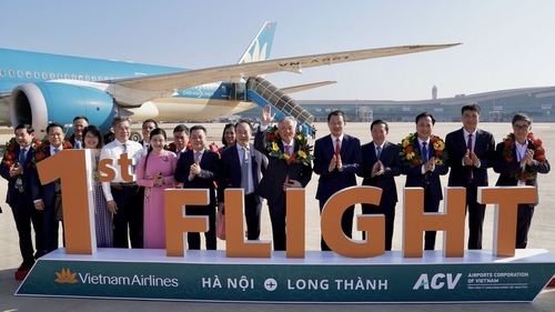 Vietnam Airlines thực hiện chuyến bay chở khách đầu tiên tại sân bay Long Thành