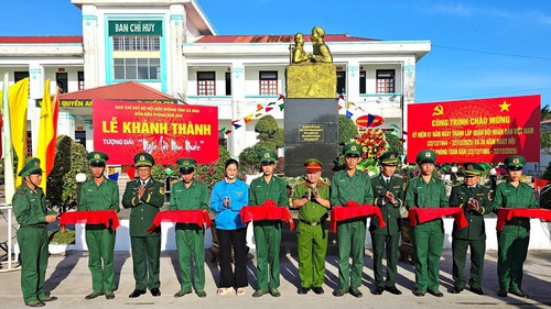 Khánh thành tượng đài "Bác Hồ với chiến sĩ Biên phòng"