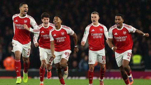 Arsenal đang chơi thứ bóng đá 'đi trên dây'