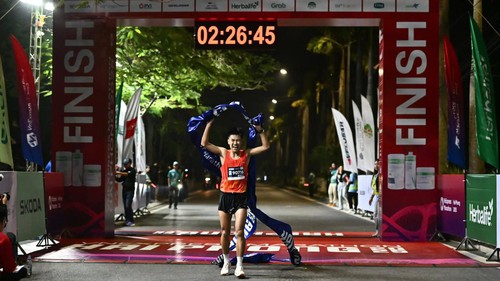Runner sinh viên tiết lộ bí quyết đạt sub 2.27 ngay lần đầu chạy full marathon