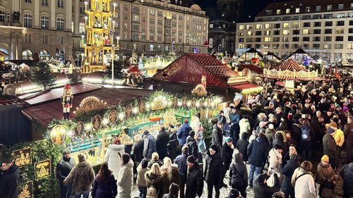 Chợ Giáng sinh Striezelmarkt ở Dresden: Bản hòa ca của thời gian và truyền thống