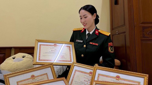 2 tuyển thủ bóng chuyền nữ Việt Nam nhận vinh dự cao quý, đánh dấu một năm thi đấu thành công 