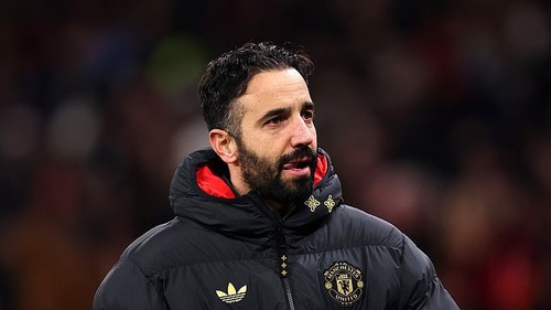 HLV Amorim: 'Hàng thủ bốn người là cách duy nhất để tạo khác biệt'