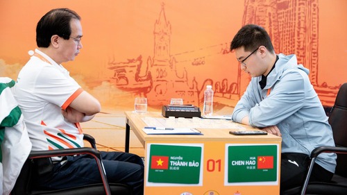 Vượt qua 'thần đồng' Trung Quốc, kỳ thủ Việt Nam vào chung kết giải cờ tướng tiền tỉ