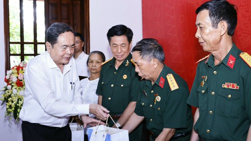 Bổ sung hơn 2.513 tỷ đồng cho địa phương để tặng quà nhân dịp chào mừng Đại hội Đảng XIV và Tết Bính Ngọ 2026