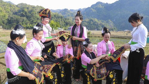Điện Biên: Đặc sắc Ngày hội Văn hóa các dân tộc vùng biên Sam Mứn