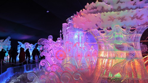 Lộng lẫy và tinh xảo lễ hội điêu khắc băng St. Petersburg Nga