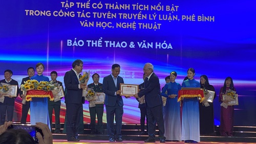 Báo Thể thao và Văn hóa nhận khen tặng của Hội đồng Lý luận Trung ương