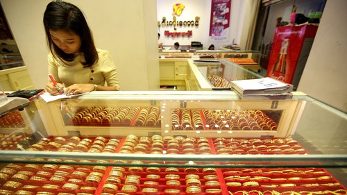 Nhà đầu tư vàng chờ đợi dữ liệu kinh tế Mỹ