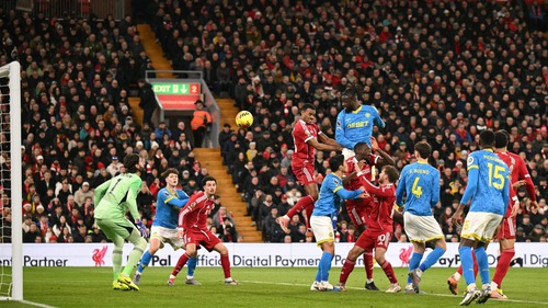 Liverpool đang chết vì… bóng chết