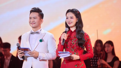 Tình bạn giữa MC Hạnh Phúc và Á hậu Thuỵ Vân: "Ăn ý" từ sân khấu đến đời thường