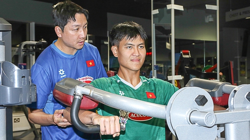HLV Kim Sang Sik bổ sung thủ môn, theo sát chấn thương của Thanh Nhàn