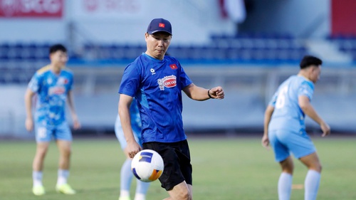 Ông Kim Sang Sik và mục tiêu vượt qua 'cái bóng' HLV Park Hang Seo