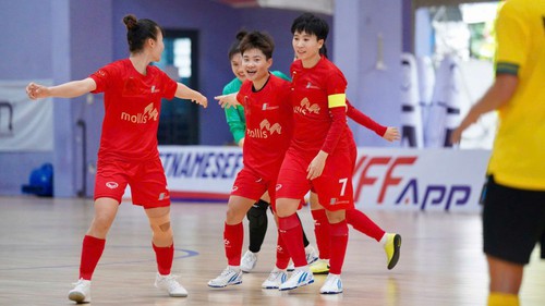 Tuyết Dung rực sáng với bàn thắng sau khi giải nghệ, gây ấn tượng tại sân chơi mới