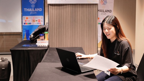 Thư Bangkok: Mỉm cười là giải pháp 