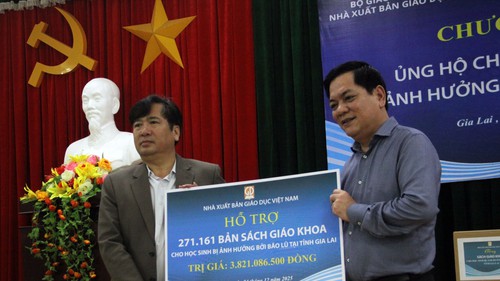 Tặng hơn 271.000 sách giáo khoa cho các trường bị thiệt hại do bão lũ tại Gia Lai