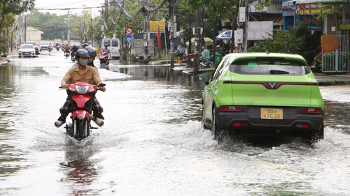 Triều cường cao ở ven biển Đông Nam Bộ, đề phòng ngập vùng thấp