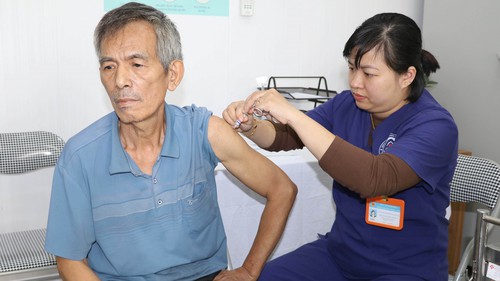 Chức năng thận suy giảm, phổi tổn thương nặng khi mắc cúm A