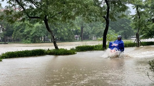 Dự báo thời tiết 10/12: Vùng biển từ Nam Quảng Trị đến Cà Mau có mưa rào và dông