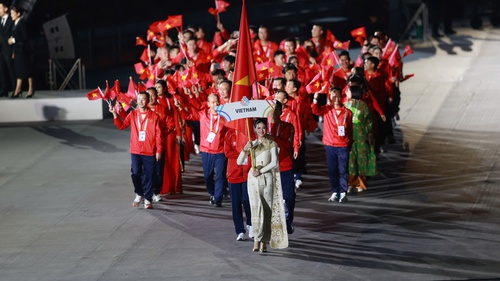 Chiêm ngưỡng 11 hoa hậu và Á hậu cầm bảng tên các quốc gia Đông Nam Á tại SEA Games 2025