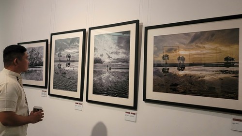 Triển lãm Nơi ánh mắt giao hòa: Lời tự sự bằng hình ảnh của Đại sứ Philippines tại Việt Nam