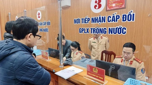 Tăng năng lực tiếp nhận, xử lý hồ sơ cấp đổi giấy phép lái xe lên 10 nghìn bộ mỗi ngày
