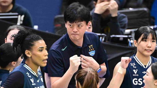 HLV Hàn Quốc tới xem giải VĐQG của Việt Nam, người hâm mộ bóng chuyền Việt Nam xôn xao 