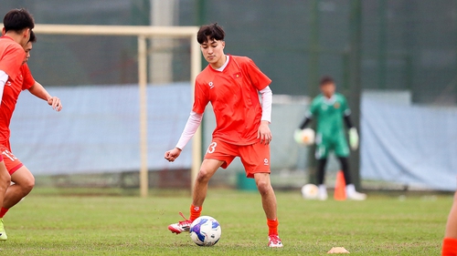 HLV Brazil dè dặt khi đánh giá cầu thủ Việt kiều của U17 Việt Nam