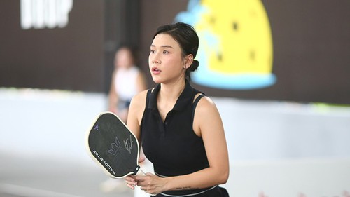 Hot girl là hôn thê của tay vợt số 2 Việt Nam khoe nhan sắc ấn tượng trên sân pickleball