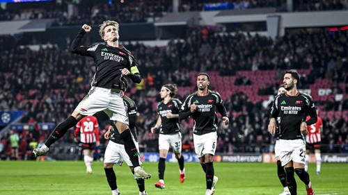 Đại thắng cực khó tin trên đất Hà Lan, Arsenal đặt một chân vào tứ kết Champions League