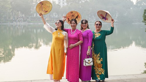 Tuần lễ Áo dài 2025: Áo dài trong đời sống đương đại