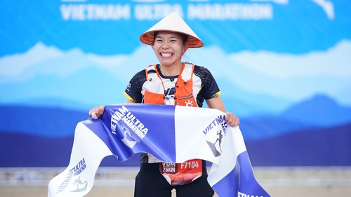 ‘Nữ hoàng chạy đường mòn’ Việt Nam vô địch giải siêu marathon 2025 với thành tích ấn tượng