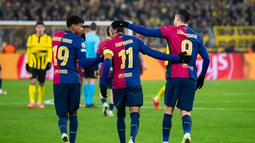 Ở Barcelona, Raphinha là 'quân hậu' trong tay Hansi Flick