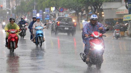 Thời tiết đêm 13 và ngày 14/4: Nam Bộ ngày nắng nóng, đêm có mưa dông vài nơi