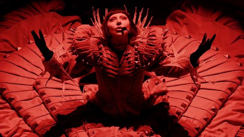 Tưng bừng lễ hội Coachella 2025