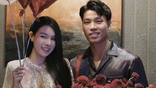 Hậu vệ ĐT Việt Nam công khai tình yêu với bạn gái là hot girl phòng gym trong ngày sinh nhật